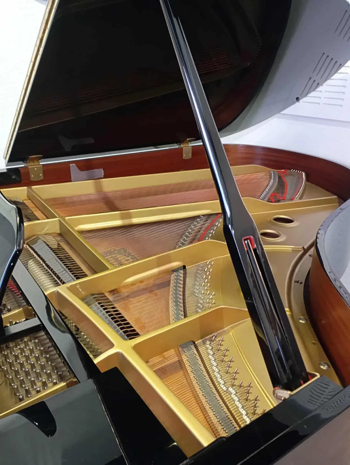 Mécanique et cordes du piano à queue Yamaha C3 du studio